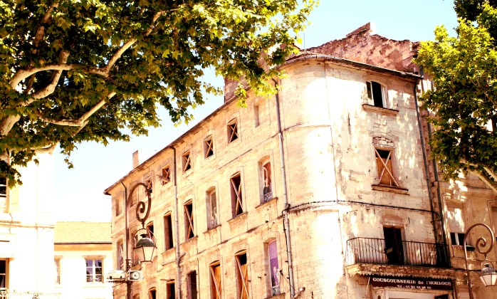 Picture windows on building- Avignon