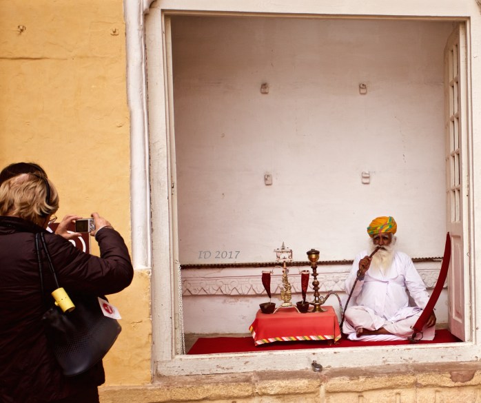 hookah-wala-at-work-wm