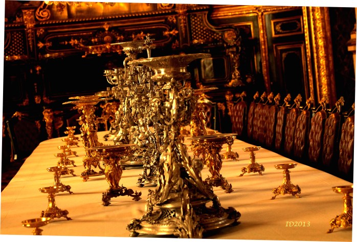 Napoleon's dinner table-Louvre-wm